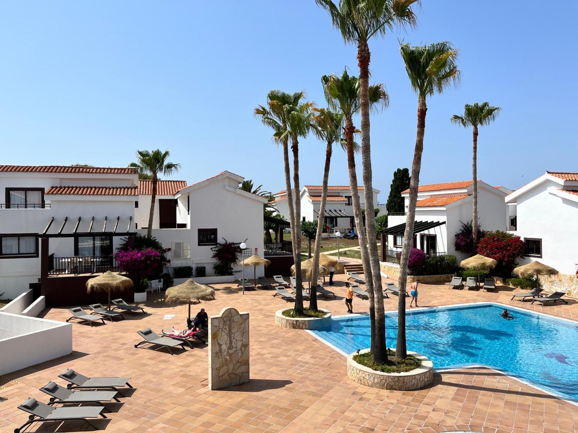 Nuramar Aparthotel Cala en Bosch Kültér fotó