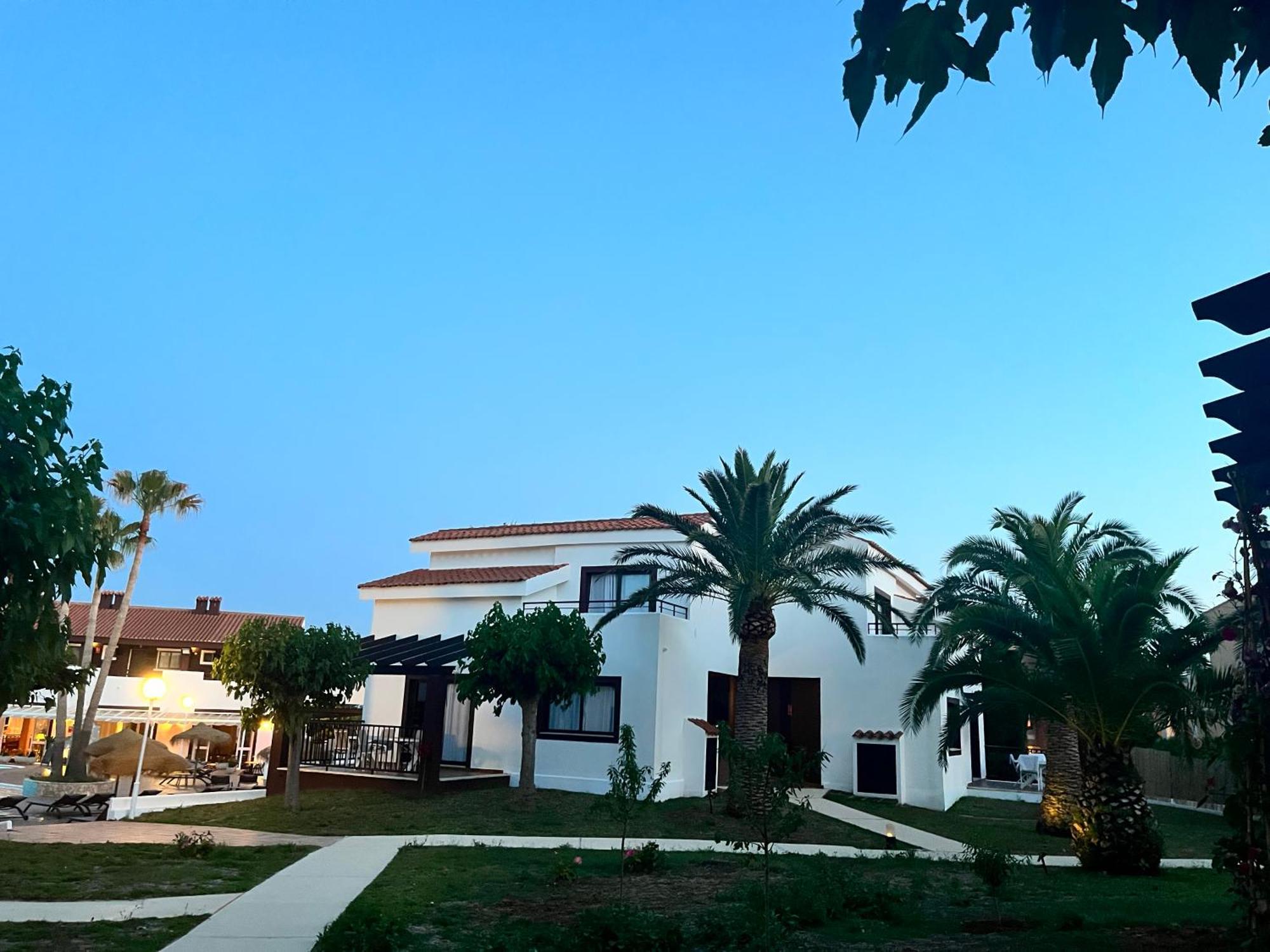 Nuramar Aparthotel Cala en Bosch Kültér fotó