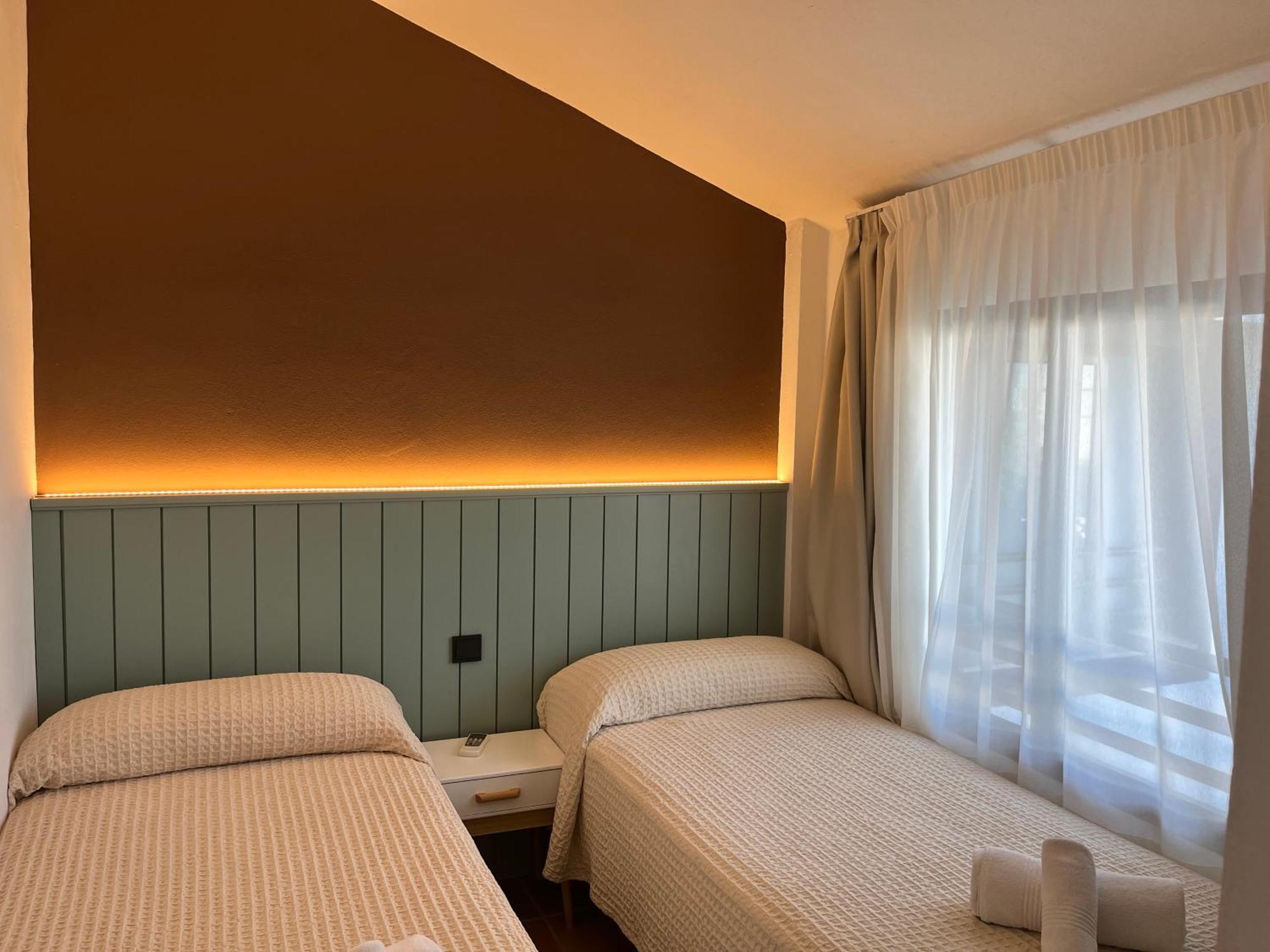 Nuramar Aparthotel Cala en Bosch Kültér fotó