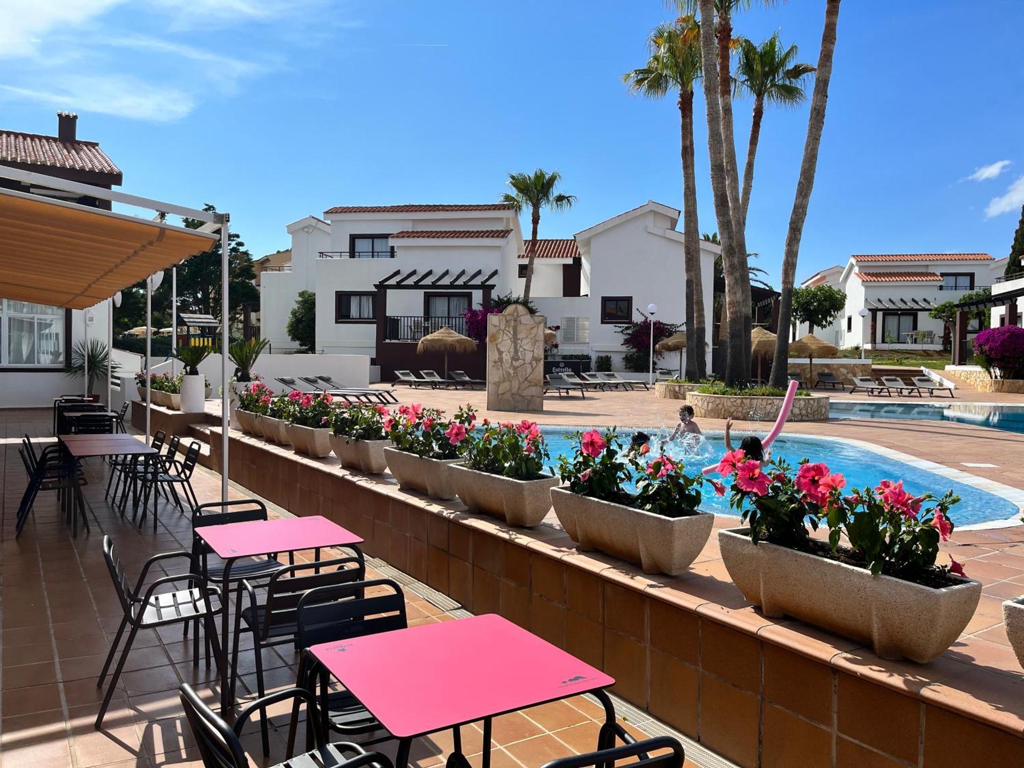Nuramar Aparthotel Cala en Bosch Kültér fotó