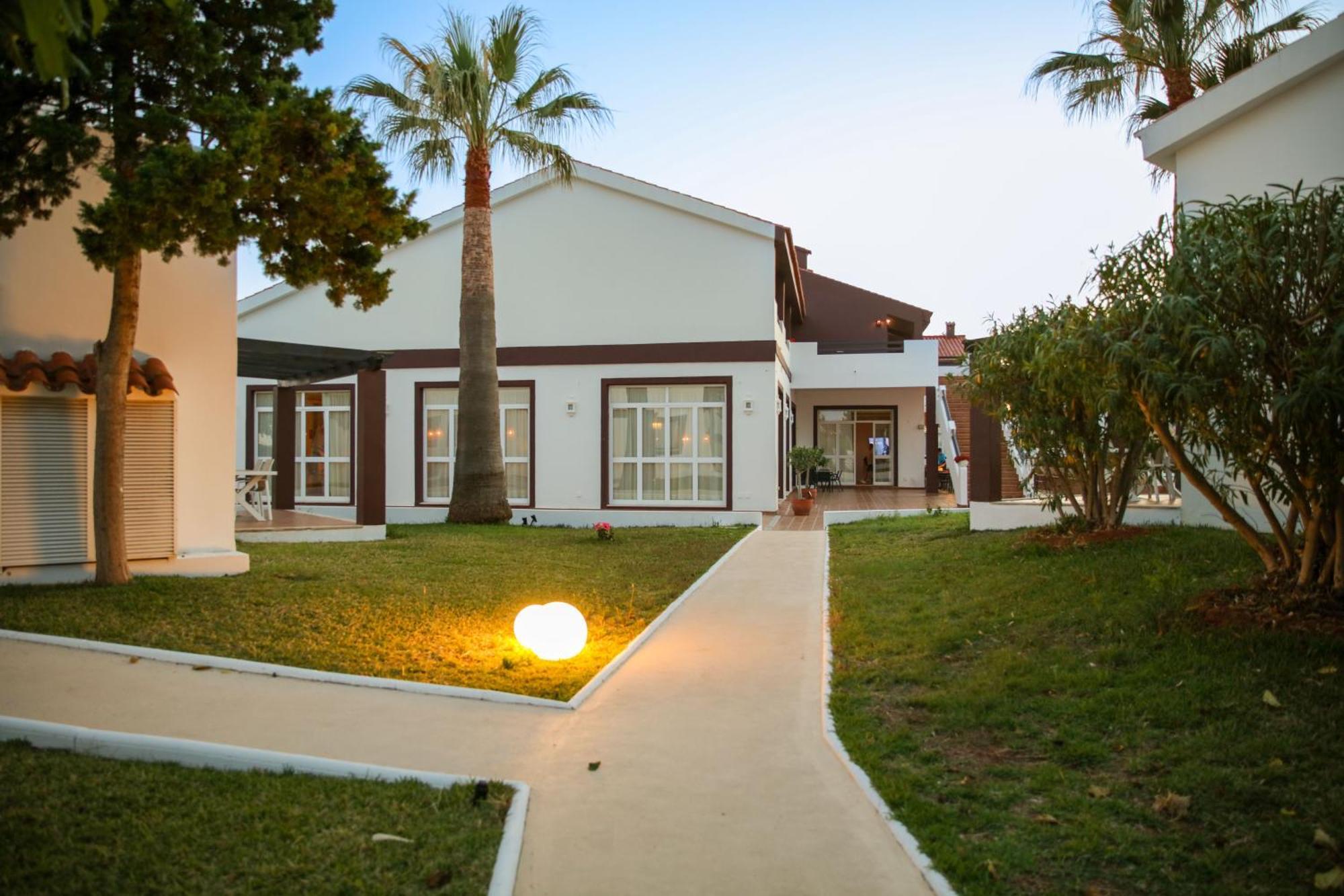 Nuramar Aparthotel Cala en Bosch Kültér fotó