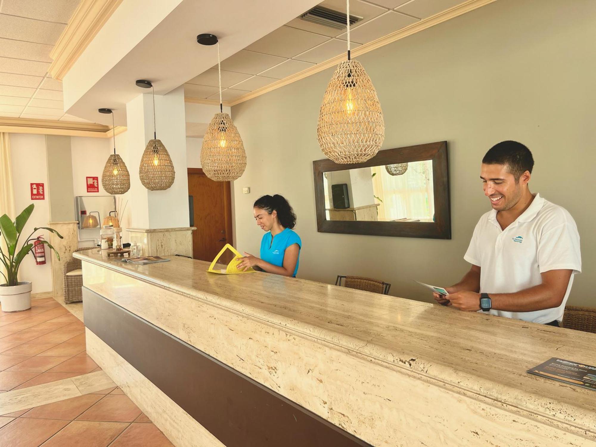 Nuramar Aparthotel Cala en Bosch Kültér fotó